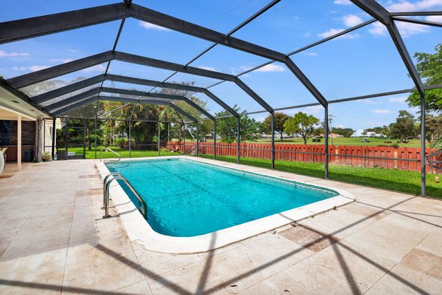 320 N Country Club Drive, Atlantis, FL 33462