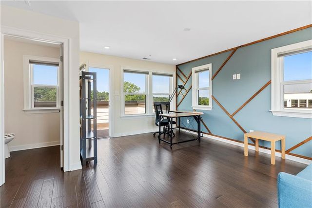 2076 Holtz Lane, Atlanta, GA 30318