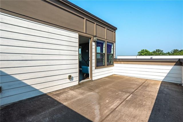 2076 Holtz Lane, Atlanta, GA 30318