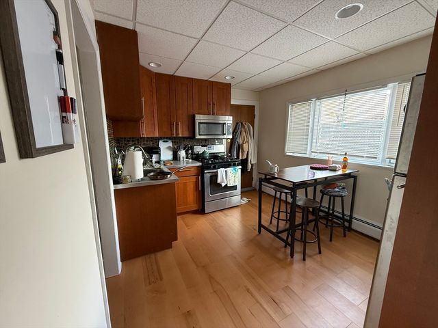 112 Thurston 2, Somerville, MA 02145