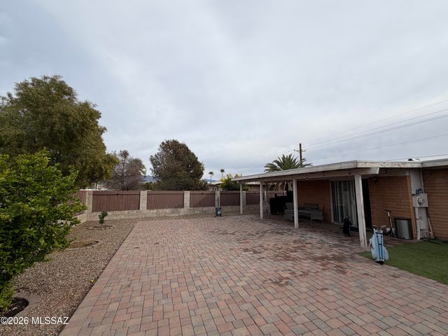 8243 E Escalante Road, Tucson, AZ 85730