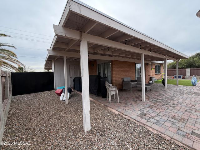 8243 E Escalante Road, Tucson, AZ 85730