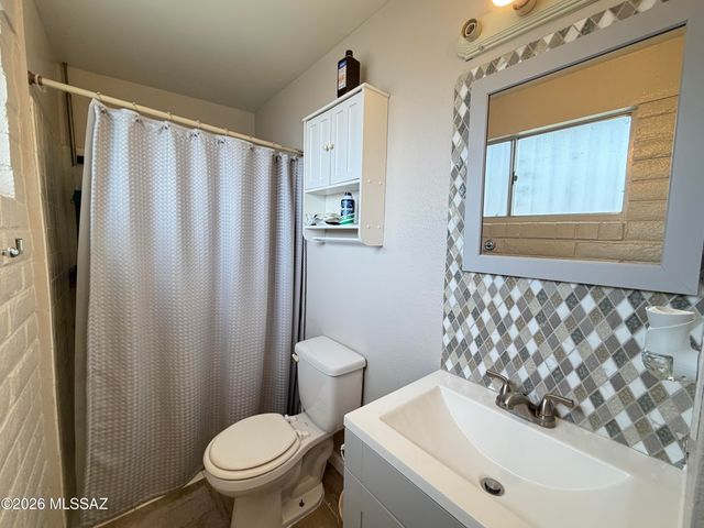 8243 E Escalante Road, Tucson, AZ 85730