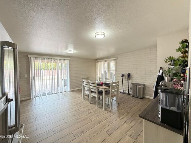 8243 E Escalante Road, Tucson, AZ 85730