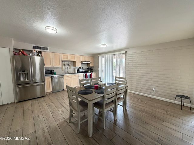 8243 E Escalante Road, Tucson, AZ 85730