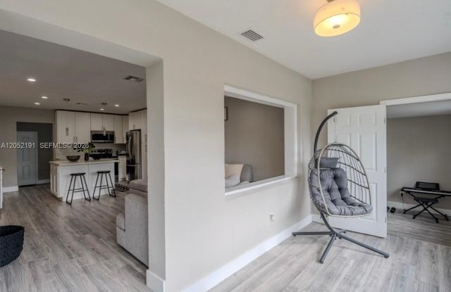 1120 S 28th Avenue, Hollywood, FL 33020
