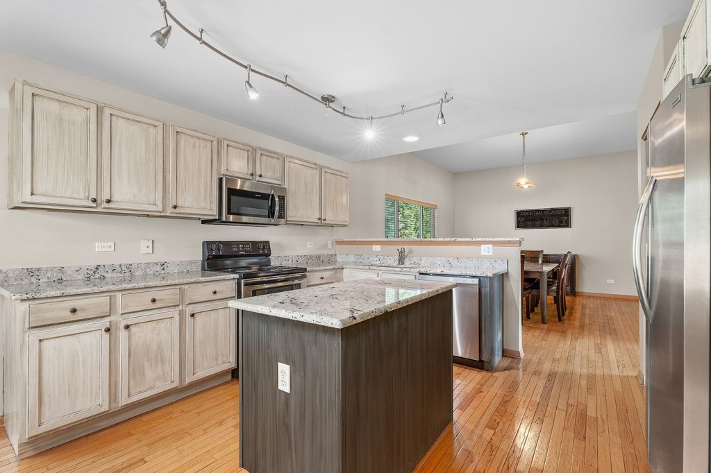 16427 S Canterbury Way, Lockport, IL 60441 — photo 2
