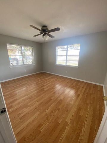 514 Green Avenue, Palacios, TX 77465