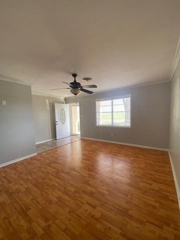 514 Green Avenue, Palacios, TX 77465