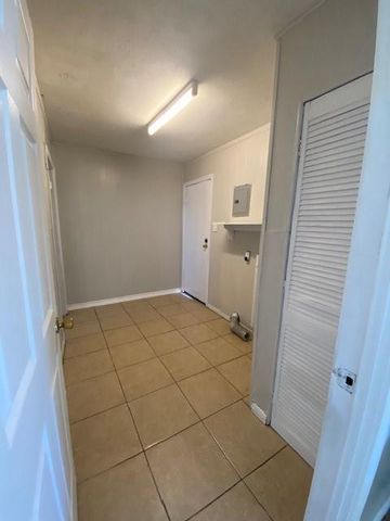 514 Green Avenue, Palacios, TX 77465