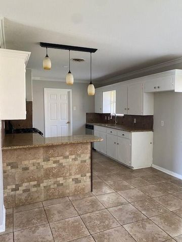 514 Green Avenue, Palacios, TX 77465