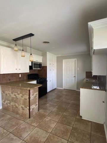 514 Green Avenue, Palacios, TX 77465