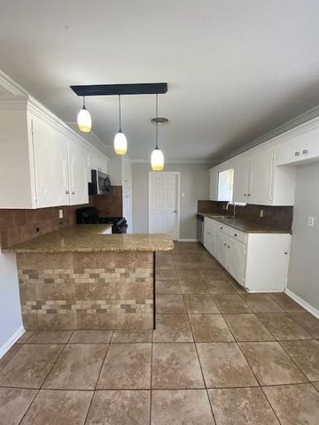 514 Green Avenue, Palacios, TX 77465