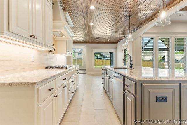 1506 Cedarwood Drive, Claremore, OK 74017