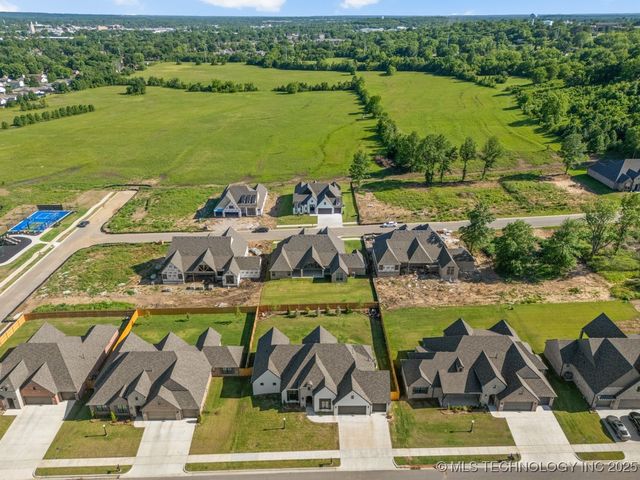 1506 Cedarwood Drive, Claremore, OK 74017