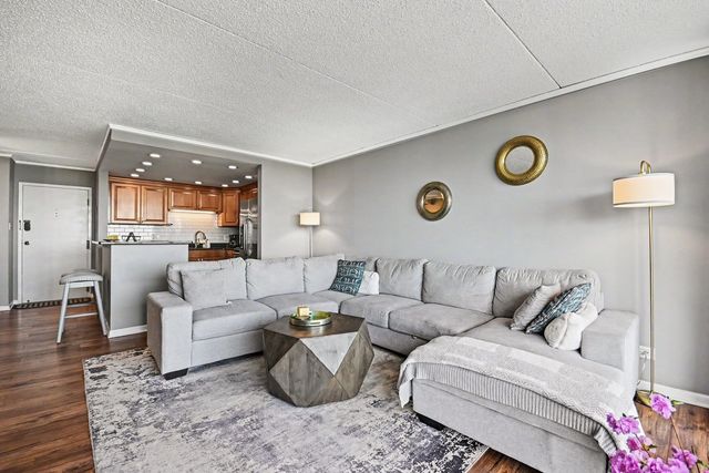 2015 S Finley Road 1107, Lombard, IL 60148