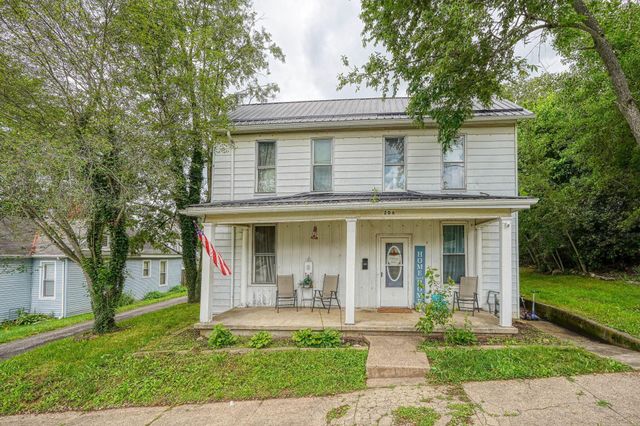 206 W Water Street, New Lexington, OH 43764