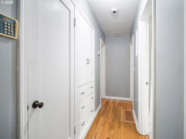 2016 Ne DEKUM St, Portland, OR 97211