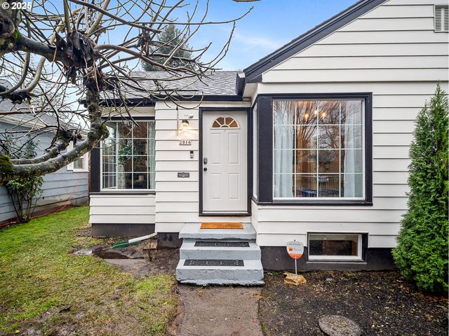 2016 Ne DEKUM St, Portland, OR 97211