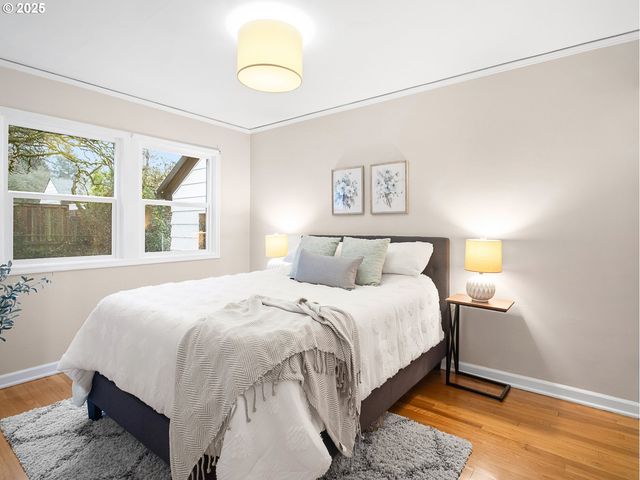 2016 Ne DEKUM St, Portland, OR 97211