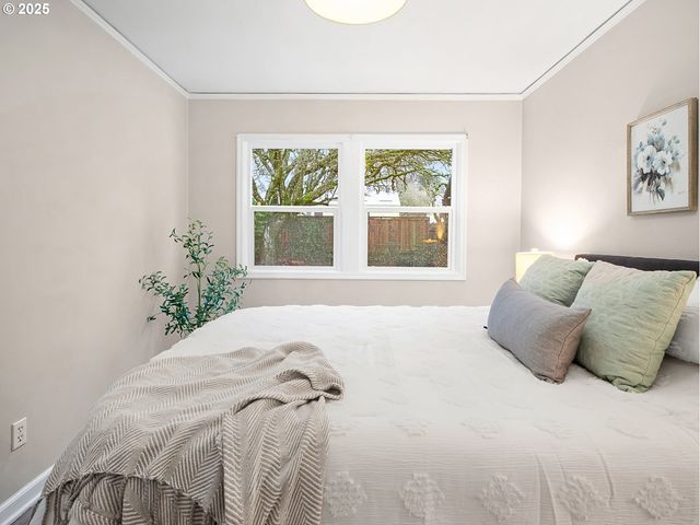 2016 Ne DEKUM St, Portland, OR 97211