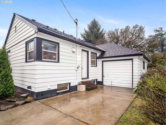 2016 Ne DEKUM St, Portland, OR 97211