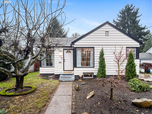 2016 Ne DEKUM St, Portland, OR 97211