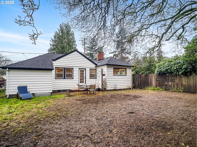 2016 Ne DEKUM St, Portland, OR 97211