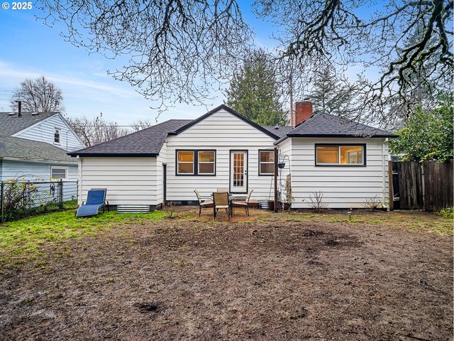 2016 Ne DEKUM St, Portland, OR 97211