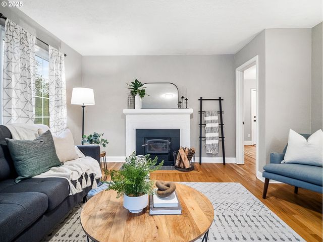 2016 Ne DEKUM St, Portland, OR 97211