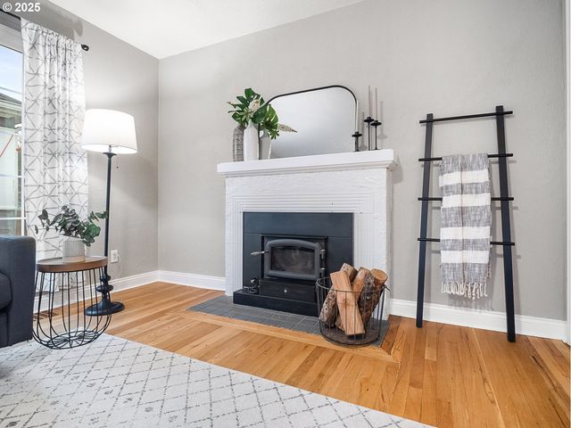 2016 Ne DEKUM St, Portland, OR 97211