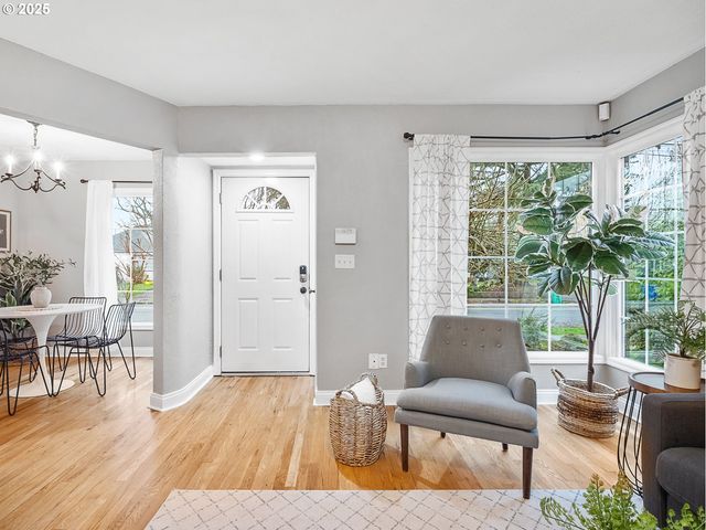 2016 Ne DEKUM St, Portland, OR 97211