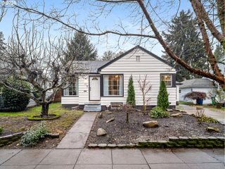 2016 Ne DEKUM St, Portland, OR 97211