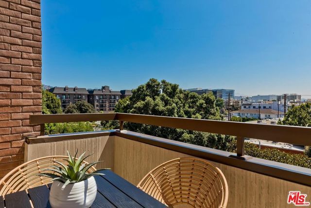 300 N Swall Drive 308, Beverly Hills, CA 90211