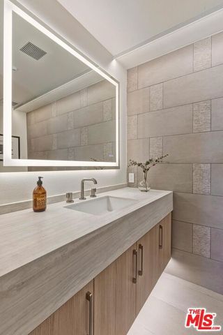 300 N Swall Drive 308, Beverly Hills, CA 90211