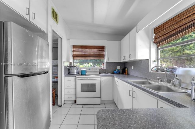 329 NW 13th St, Homestead, FL 33030