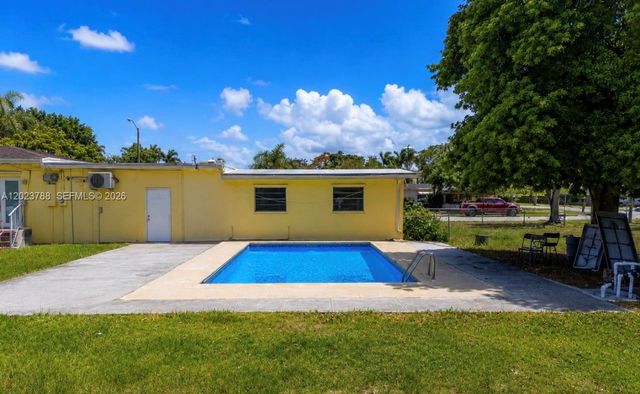 329 NW 13th St, Homestead, FL 33030