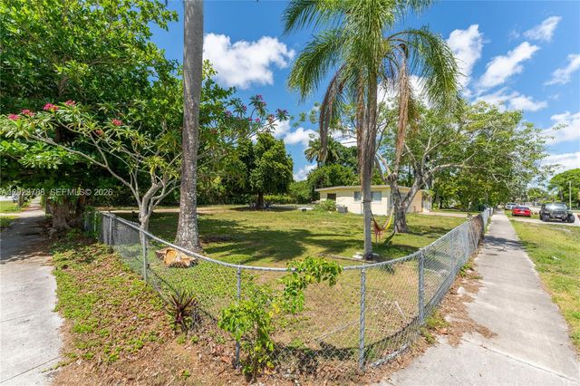 329 NW 13th St, Homestead, FL 33030