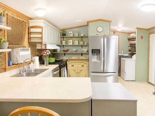 10 Hummingbird Lane, Raymond, NH 03077