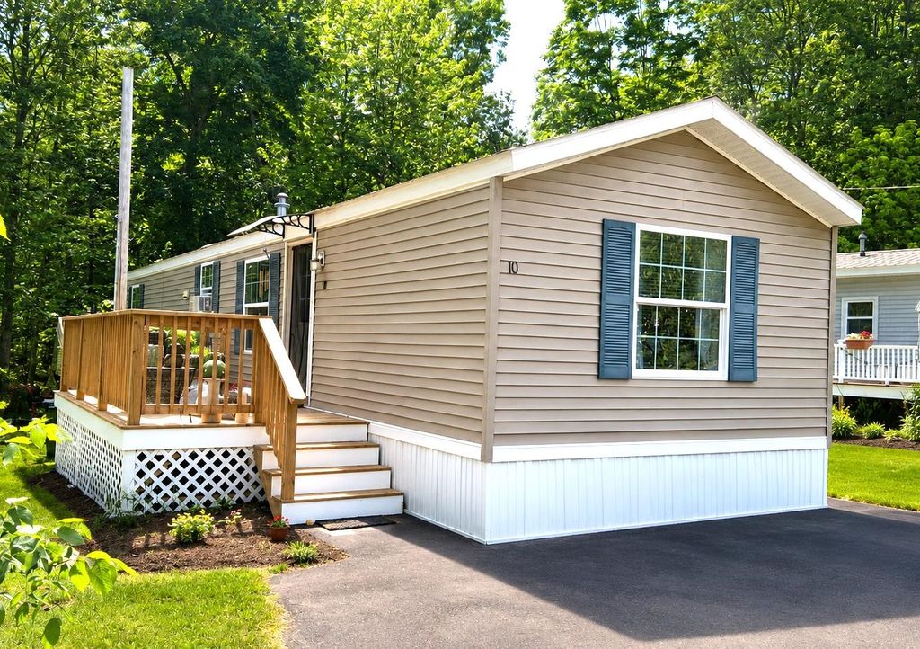 10 Hummingbird Lane, Raymond, NH 03077