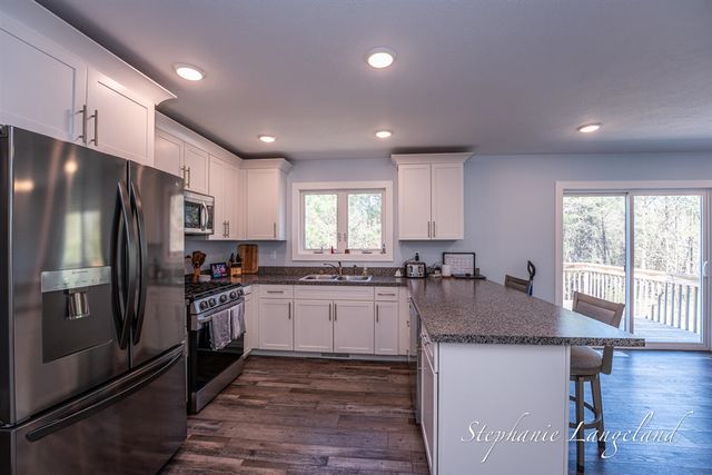 4925 S Brooks Road, Fruitport, MI 49415