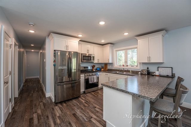 4925 S Brooks Road, Fruitport, MI 49415