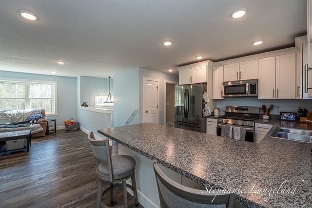 4925 S Brooks Road, Fruitport, MI 49415