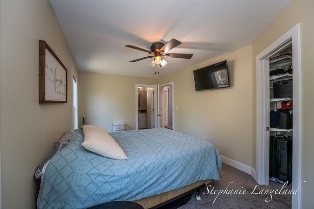 4925 S Brooks Road, Fruitport, MI 49415