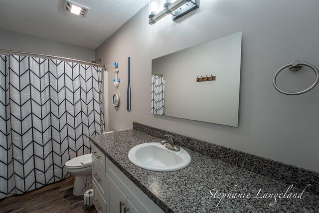 4925 S Brooks Road, Fruitport, MI 49415