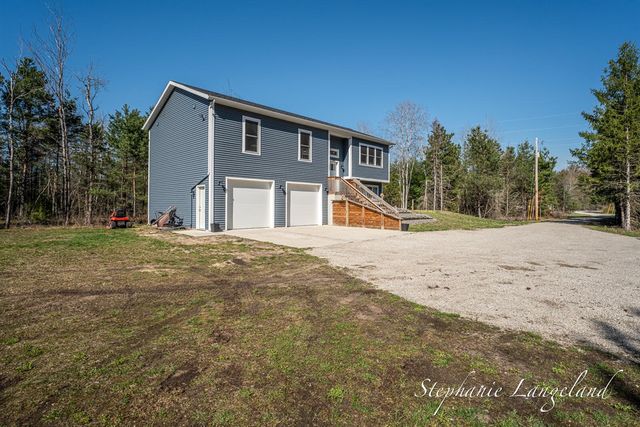 4925 S Brooks Road, Fruitport, MI 49415