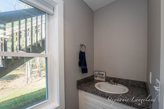 4925 S Brooks Road, Fruitport, MI 49415