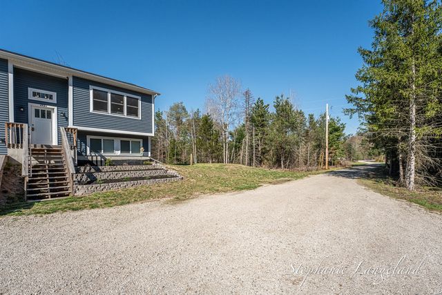 4925 S Brooks Road, Fruitport, MI 49415