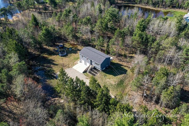 4925 S Brooks Road, Fruitport, MI 49415