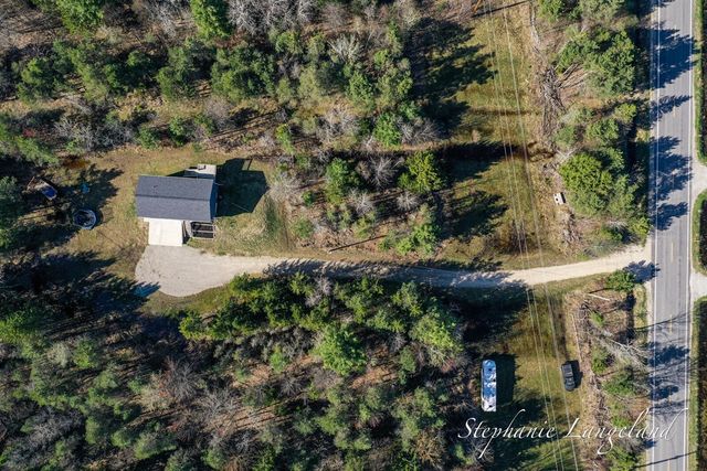 4925 S Brooks Road, Fruitport, MI 49415